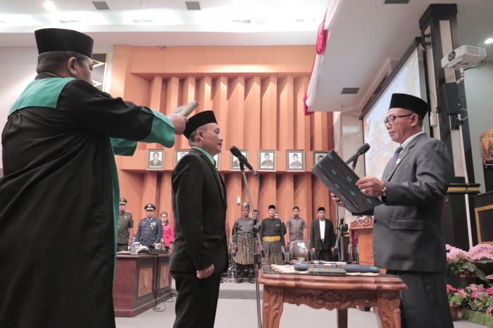 Galeri Fhoto DPRD Pekanbaru Pelantikan PAW Zulkarnain dari Fraksi PPP Menggantikan Said Usman Abdullah