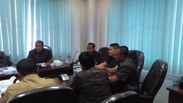 Bahas Kabar Pemotongan Insentif Guru, Komisi III DPRD Pekanbaru Hearing Bersama Guru dan Disdik 