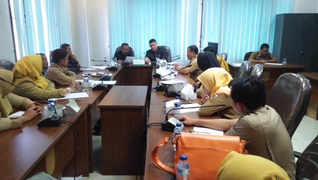 Bahas Kabar Pemotongan Insentif Guru, Komisi III DPRD Pekanbaru Hearing Bersama Guru dan Disdik 
