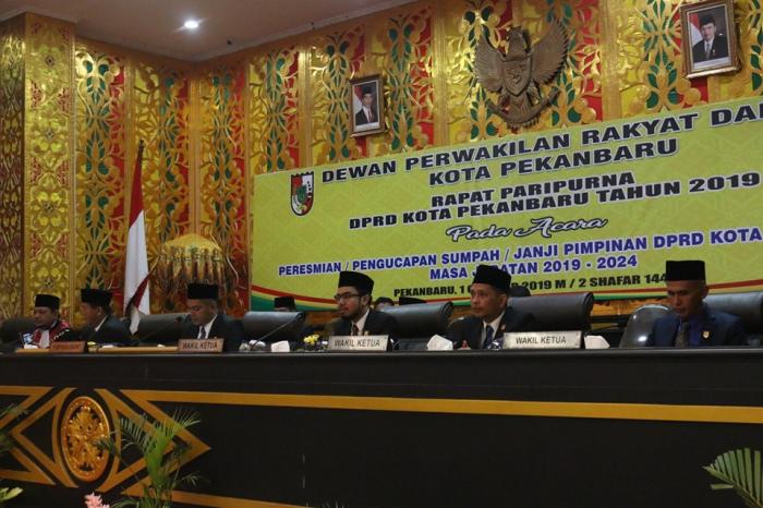 Paripurna�Pengucapan Sumpah Janji Pimpinan DPRD Pekanbaru