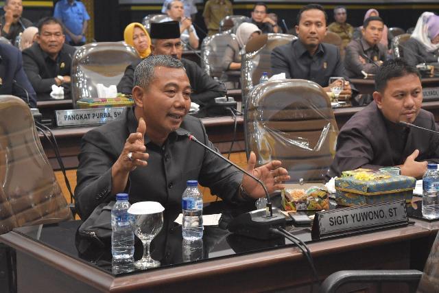 DPRD�Pekanbaru Sidang Paripurna Pembentukan dan Pengesahan AKD